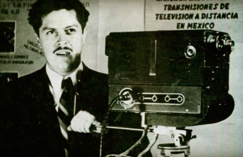 Guillermo González Camarena, inventor del sistema para transmitir imágenes de televisión a color.