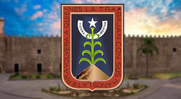 Escudo de Morelos, (al fondo el Palacio de Cortés)